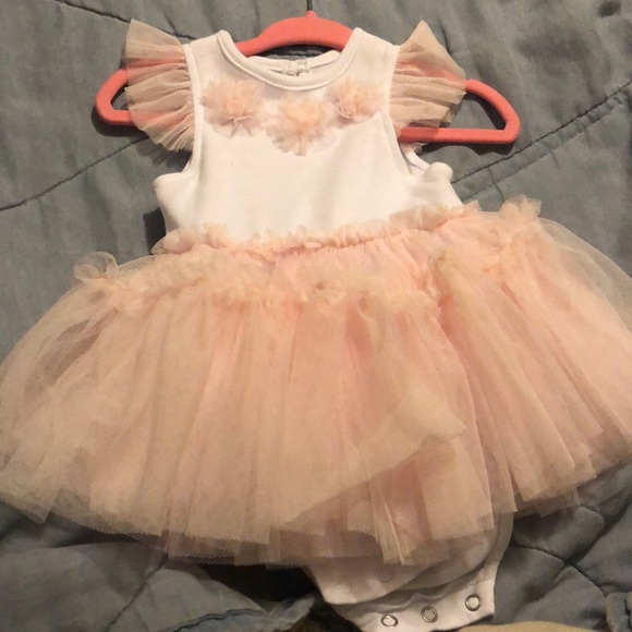 White and pink tutu onesie - Picture 3 of 4